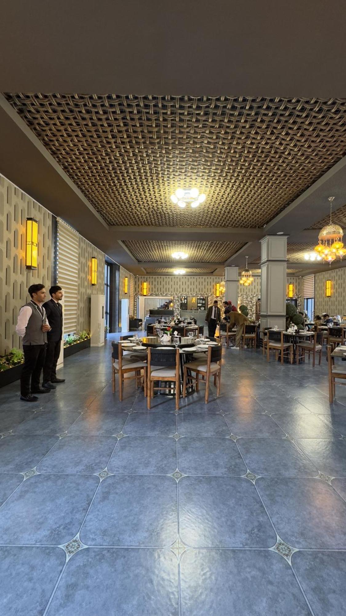 Iyi Luxury Inn Swat Saidu Sharif Экстерьер фото