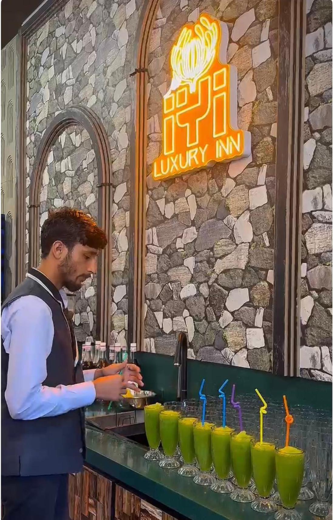 Iyi Luxury Inn Swat Saidu Sharif Экстерьер фото